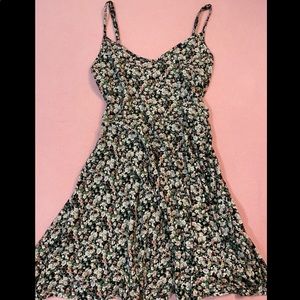 Flower bed, xs dress, adjustable straps.
